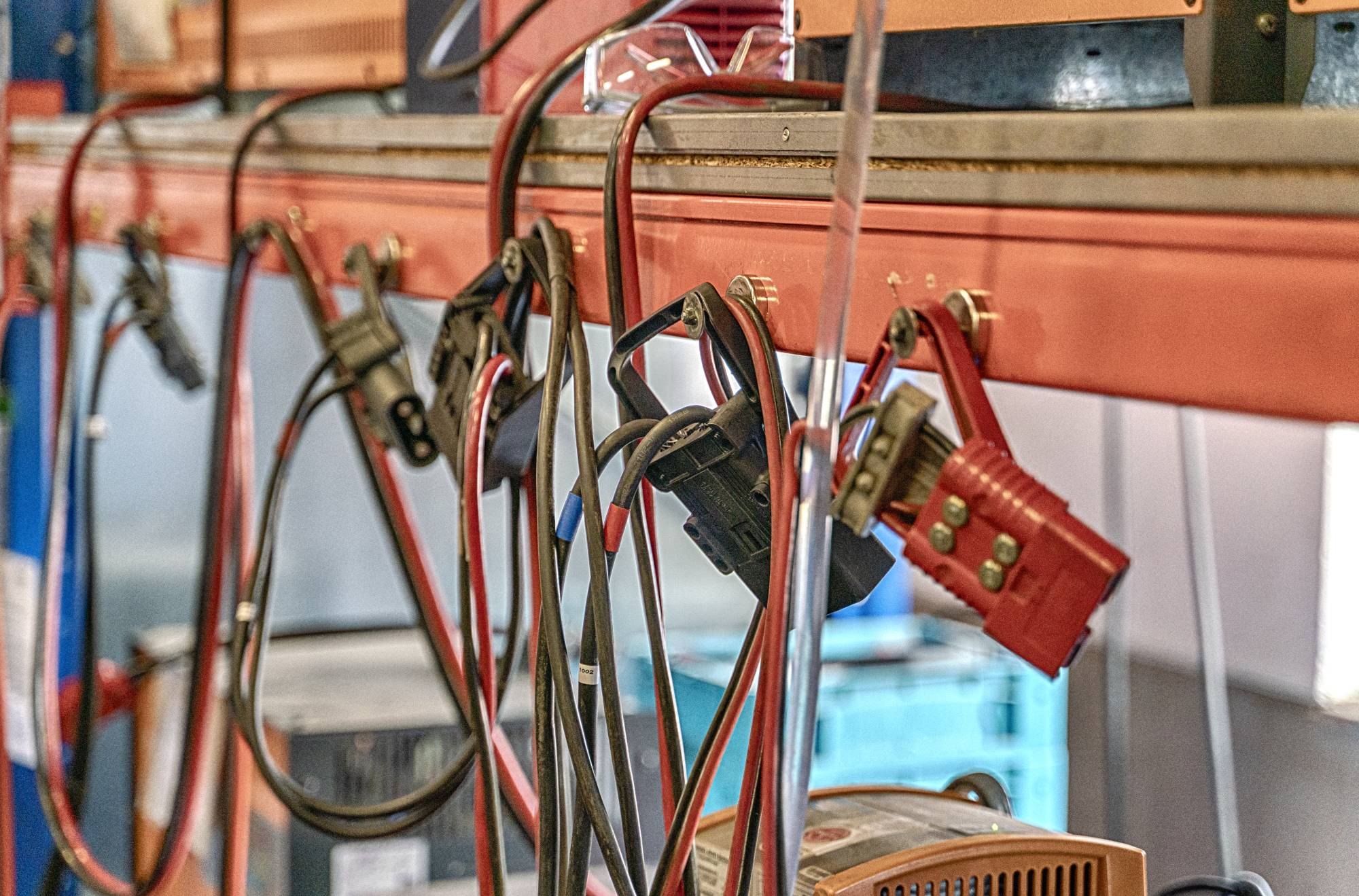 batterieladesystem-batterieladestationen-batterieladeraum-battery-charging-stations-battery-charging-room-battery-charging-system2 batterieladesystem batterieladestationen batterieladeraum battery charging stations battery charging room battery charging system