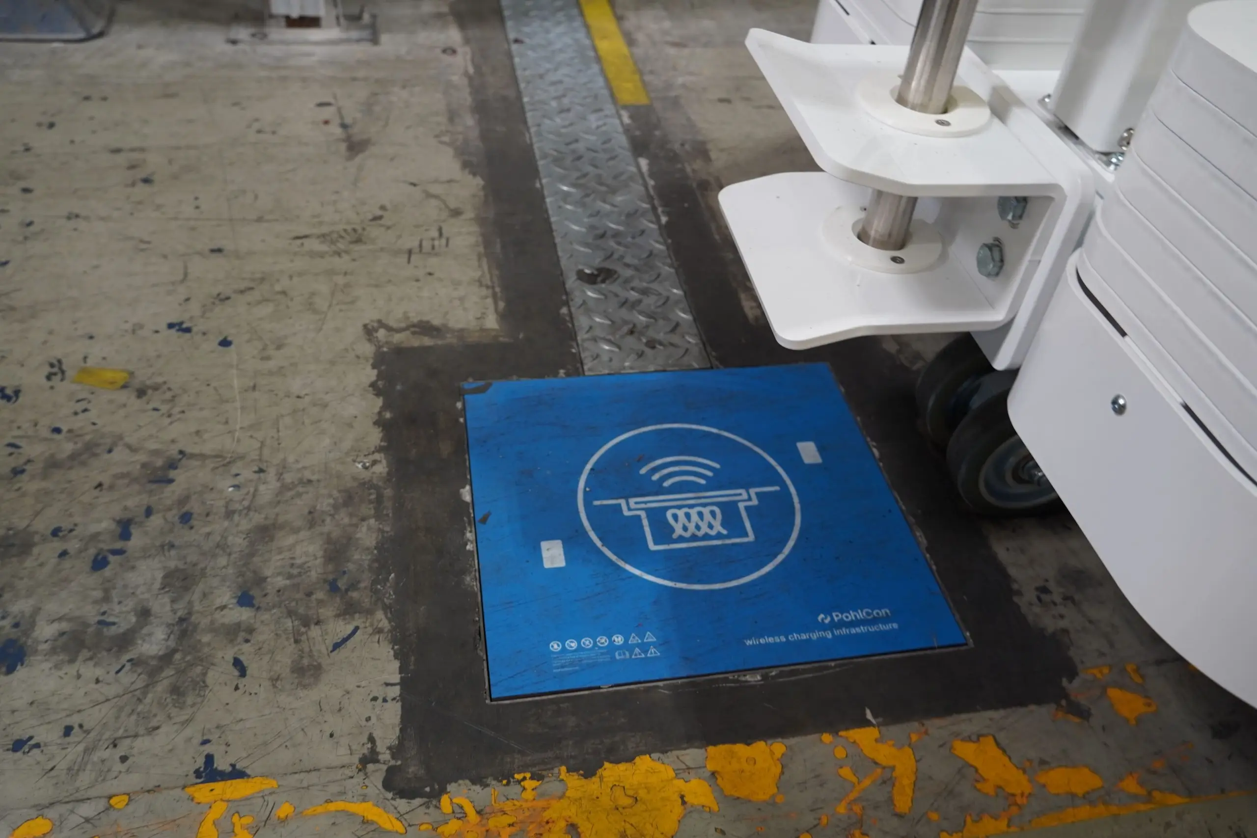 daimler trucks wireless charging industrial robots flush floor integration daimler trucks wireless charging industrial robots flush floor integration