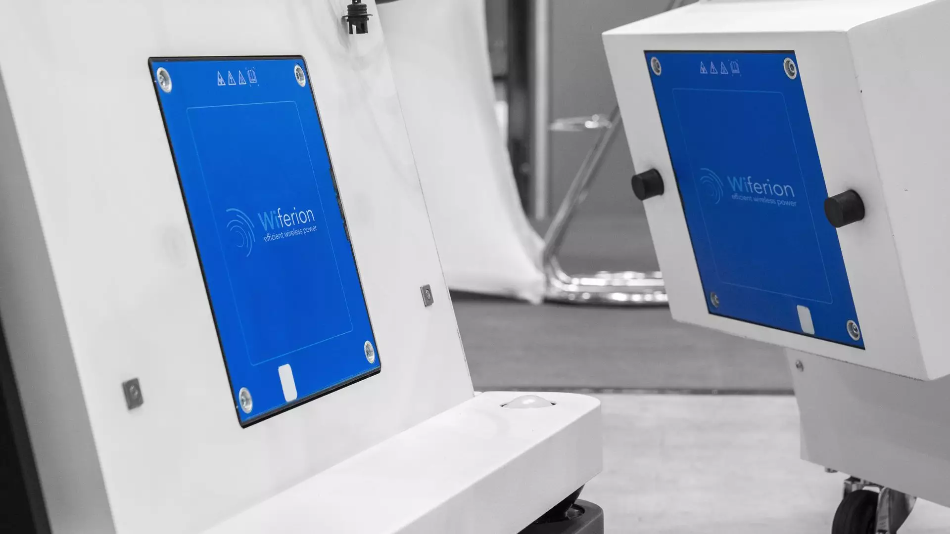 laden vertikal fts agv wireless charging robot induktives ladenfts agv wireless charging amr