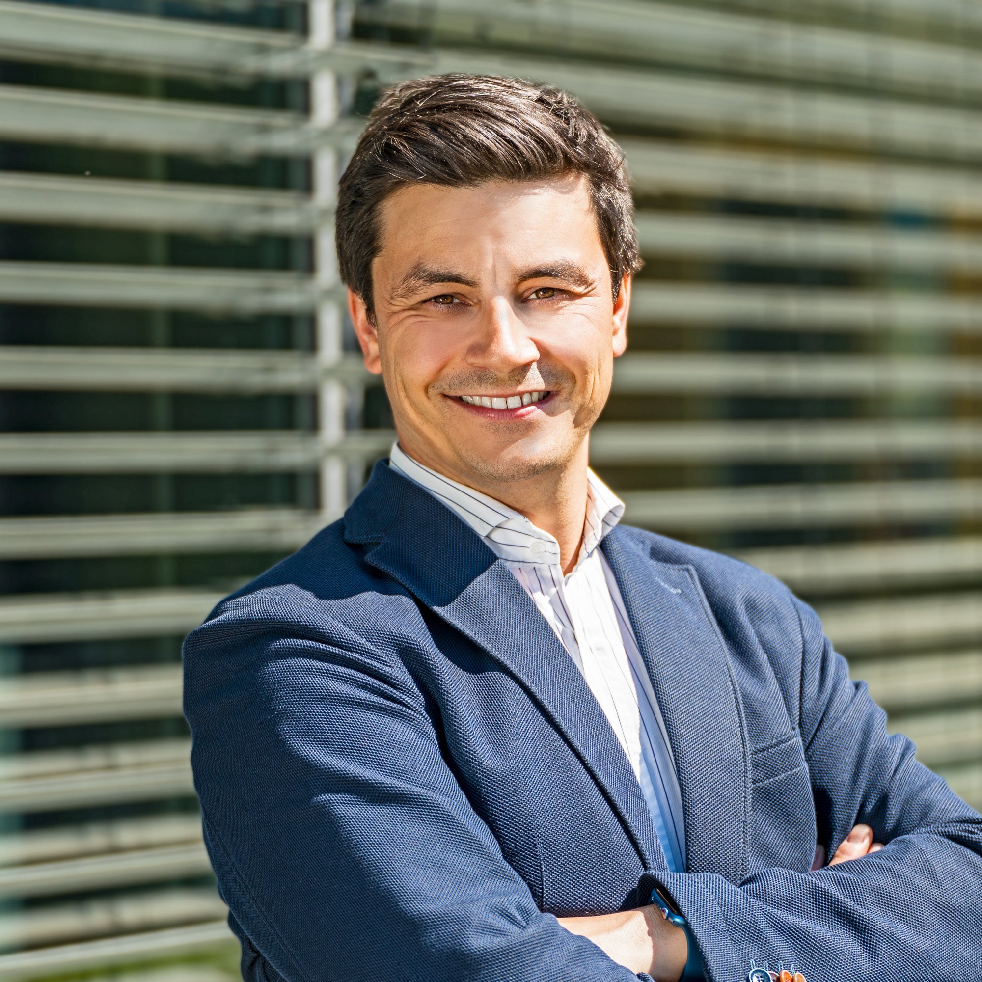 Matthieu Ebert – Key Account Manager – Sales – Wireless Charging Matthieu Ebert - Key Account Manager - Sales - Wireless Charging