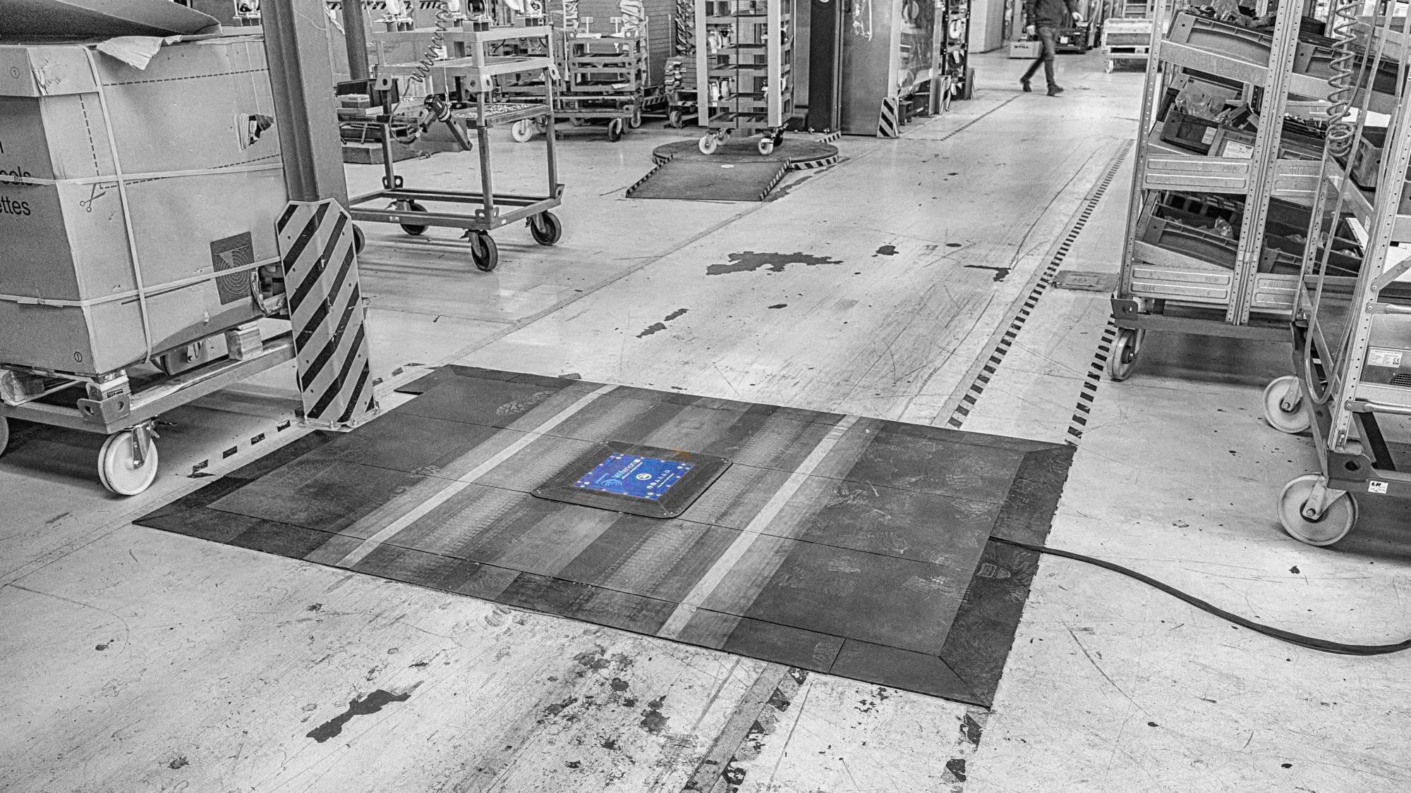 Flexible floor mounted inductive charging powertiles floor ground induktiv charging - forklifts - ladesystem - charging system