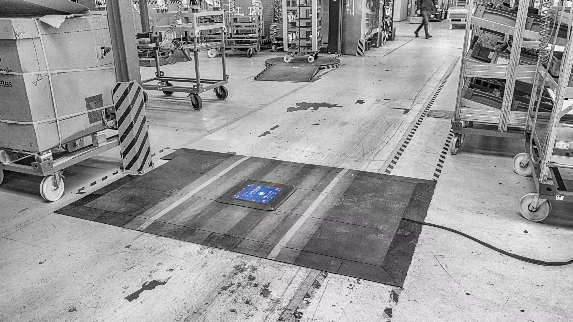 powertiles floor ground induktiv charging - forklifts - ladesystem - charging system