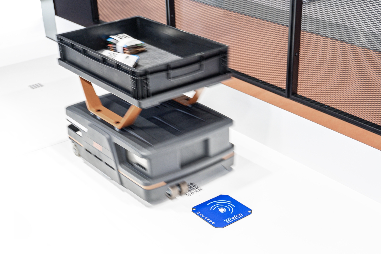 safelog - wireless charging - amr - compact - cw1000