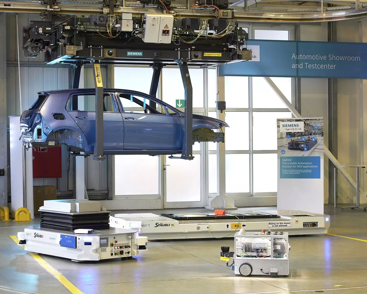 Siemens Automotive Showroom and Testcenter with wireless charging wireless charging siemens automotive testcenter agv