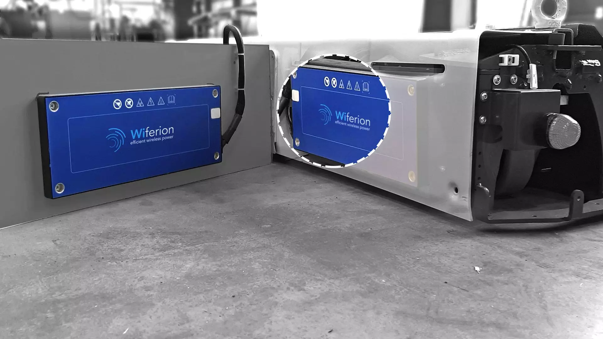 Vertikale Installation etaLINK 3000r vertical application wireless charging agv induktives laden agv vertikal laengliche spule