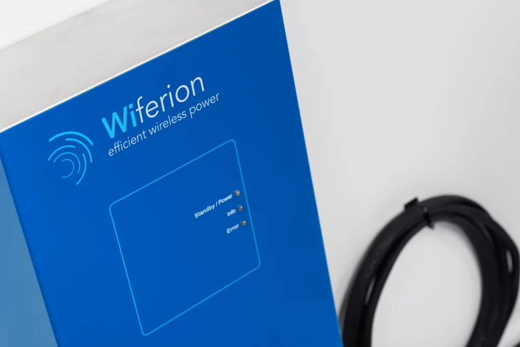 wiferion-etalink-wandstation_detail Wiferion etaLink Wandstation - induktives laden - batterien - kontaktlos