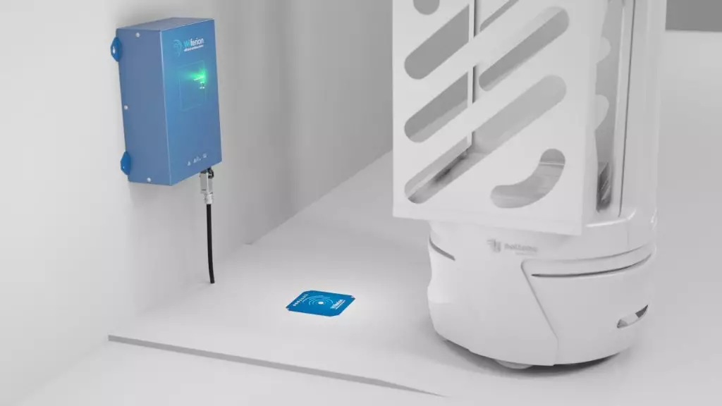 wiferion-wireless-charging-etalink1000-robot wiferion - wireless charging - etaLINK 1000 - kleine ARMs