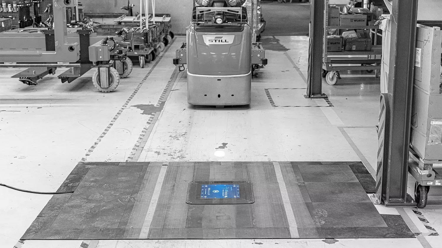 wiferion anwendungsgebiet induktiv laden bodeninstallation - floor installtion - routenzug automatisieren - fts routenzüge - autonome routenzüge