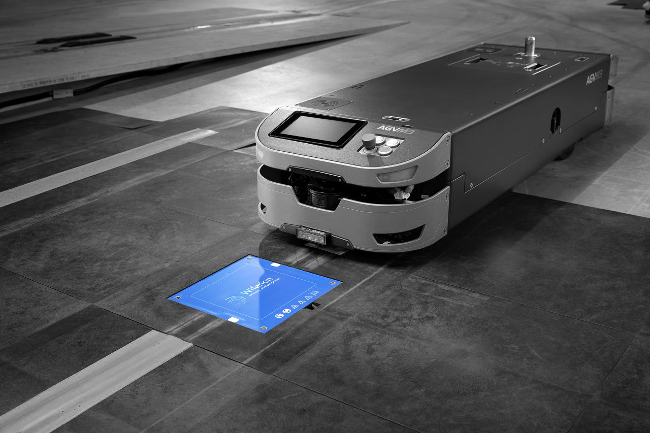 Wireless Battery Charging AGV - safelog - m3 - automate