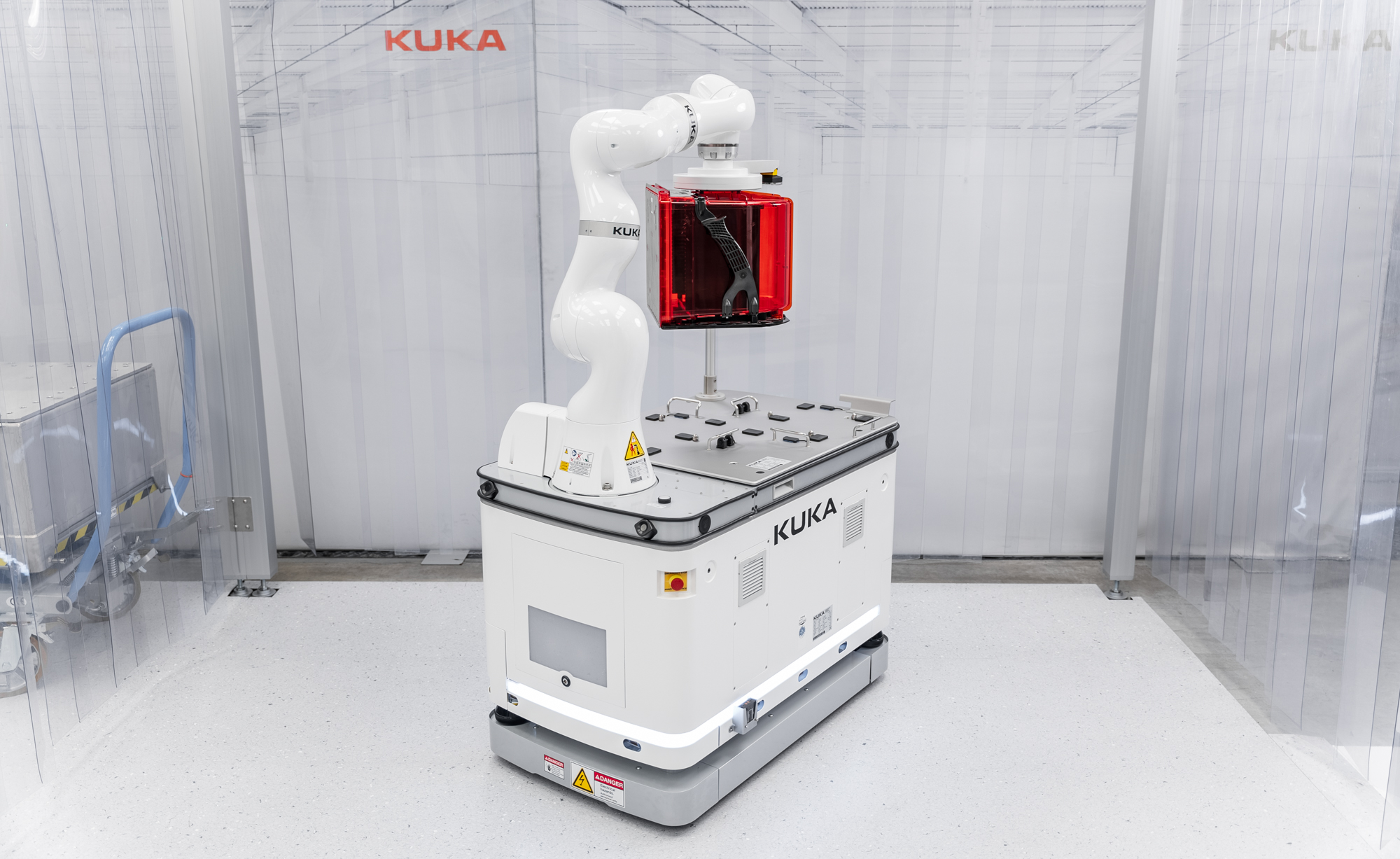 wireless charging kuka cobot cleanroom reinraum wireless power safe