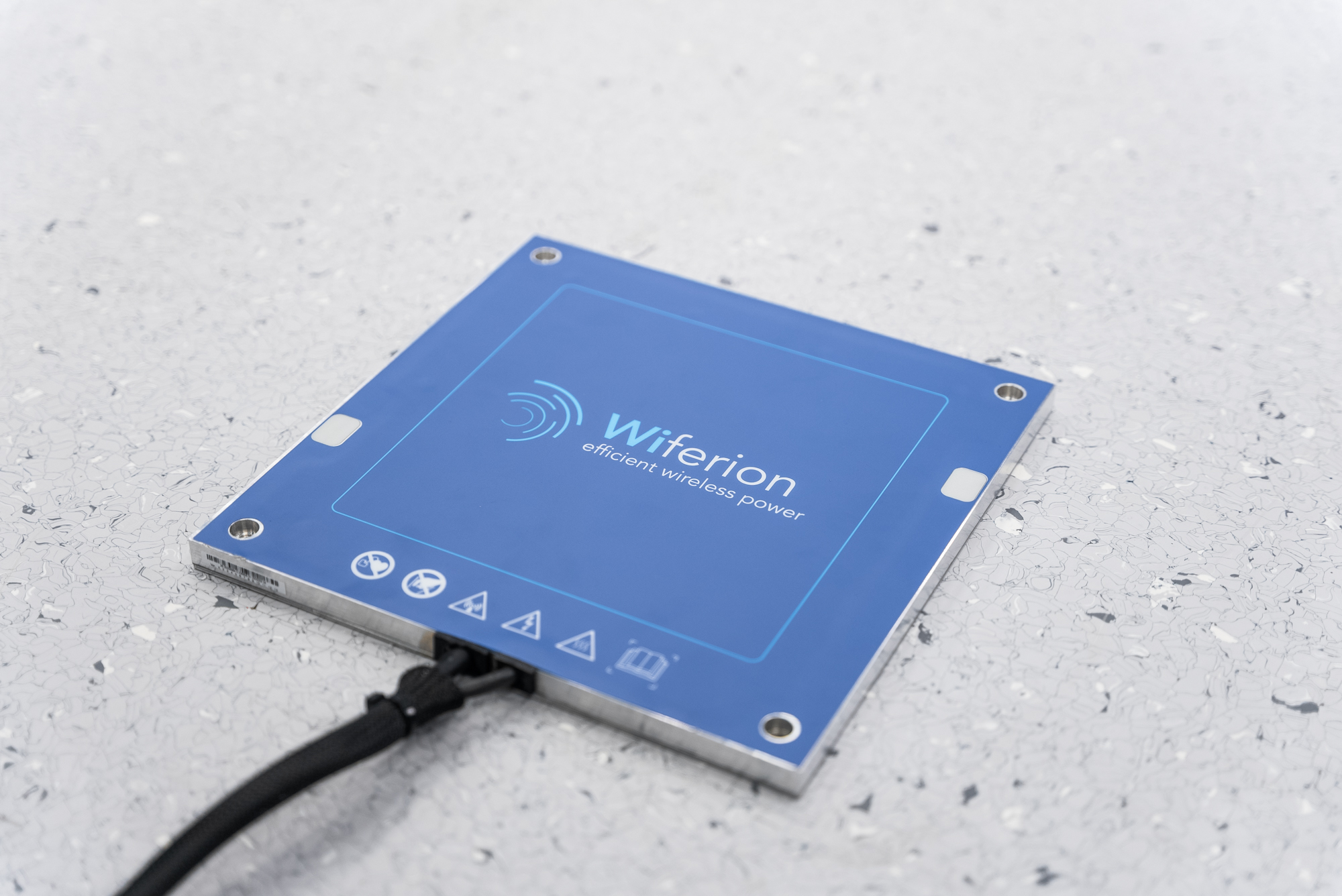 wireless-charging-kuka-cobot-cleanroom-reinraum-wireless-power-safe-3 wireless charging kuka cobot cleanroom reinraum wireless power safe